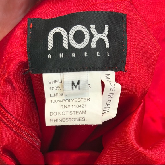 Elegant Red Lace Halter Dress - Picture 5 of 5